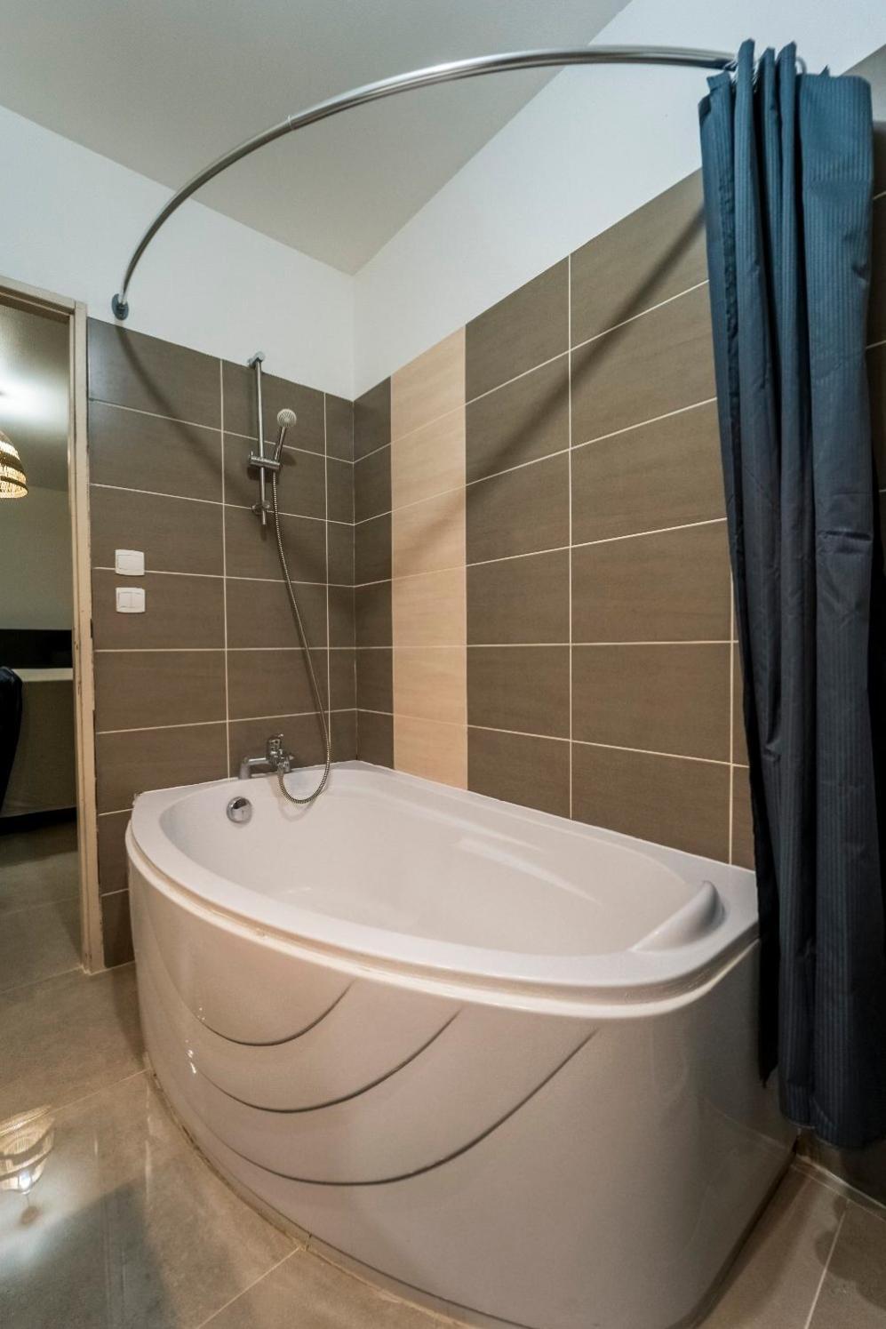 Appartement Des Carmes Nimes Exterior photo